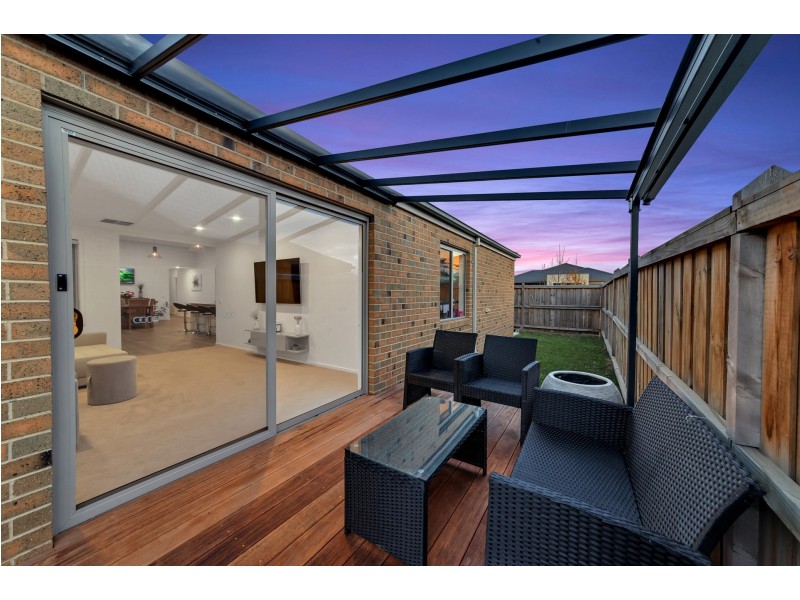 1 THORNELL STREET, Clyde North VIC 3978