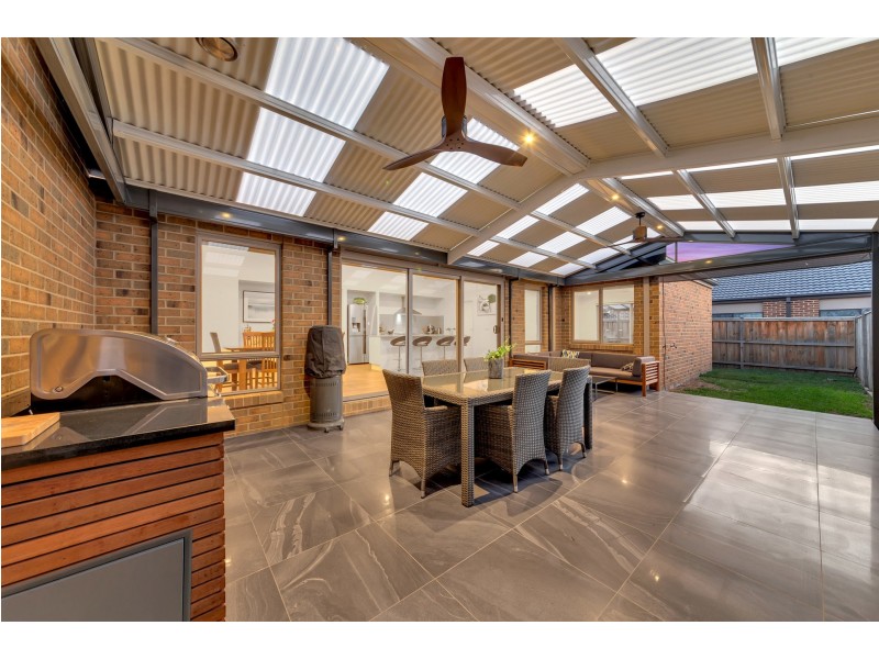 1 THORNELL STREET, Clyde North VIC 3978