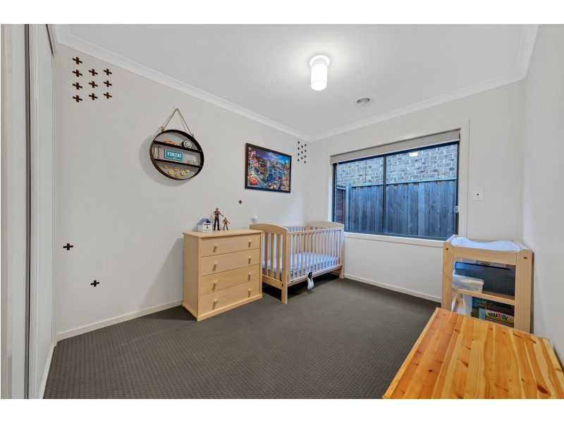 44 RIVERSTONE BOULEVARD, Clyde North VIC 3978