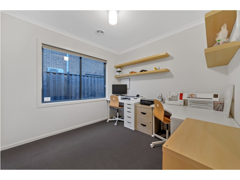 44 RIVERSTONE BOULEVARD, Clyde North VIC 3978