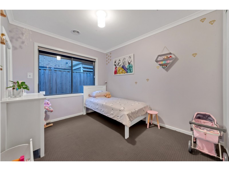 44 RIVERSTONE BOULEVARD, Clyde North VIC 3978