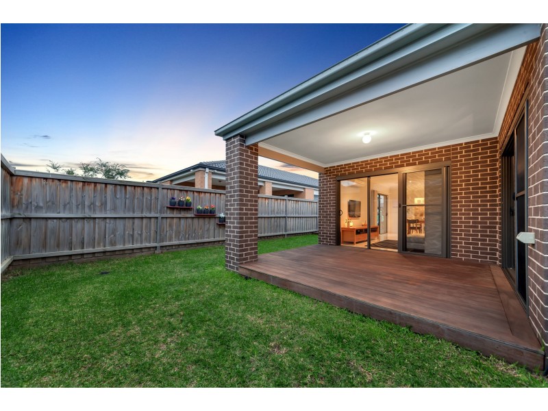 44 RIVERSTONE BOULEVARD, Clyde North VIC 3978