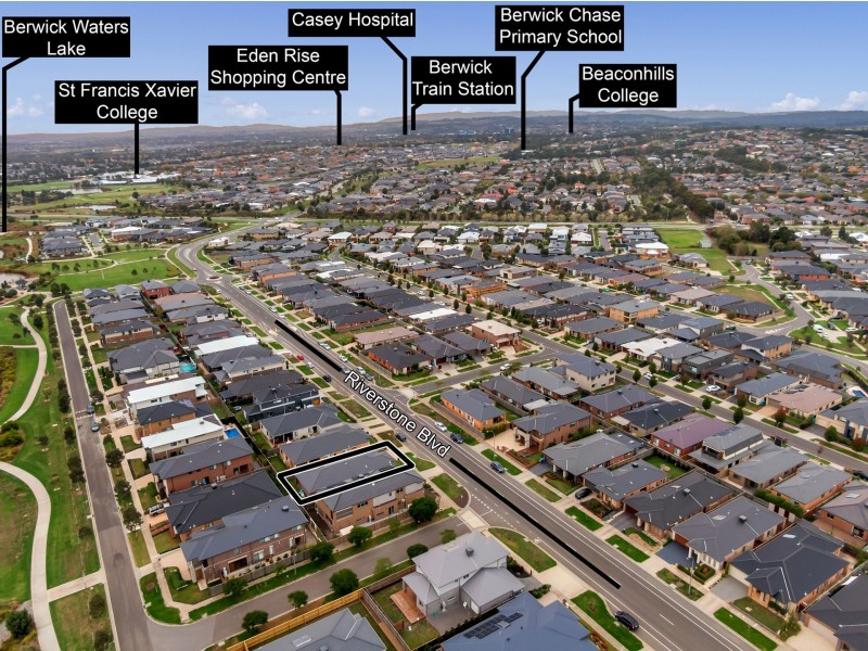 44 RIVERSTONE BOULEVARD, Clyde North VIC 3978