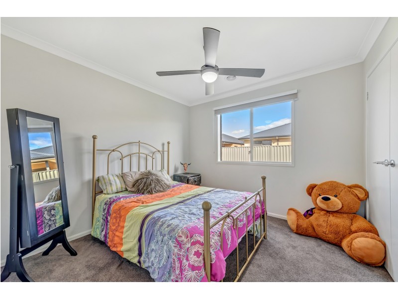 41 CORTULA ROAD, Cranbourne East VIC 3977