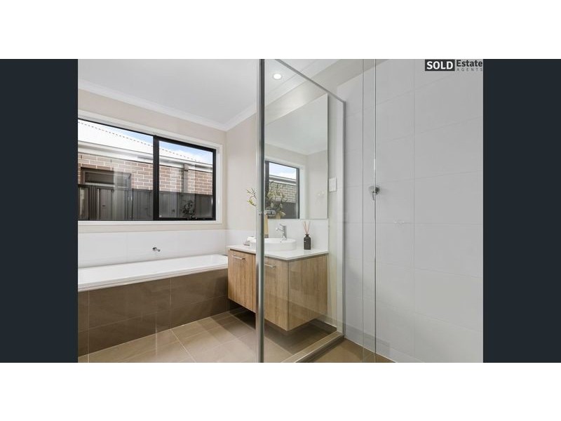 53 GLENROSE BOULEVARD, Clyde North VIC 3978