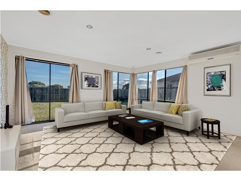 37 GLENSHEE DRIVE, Lynbrook VIC 3975