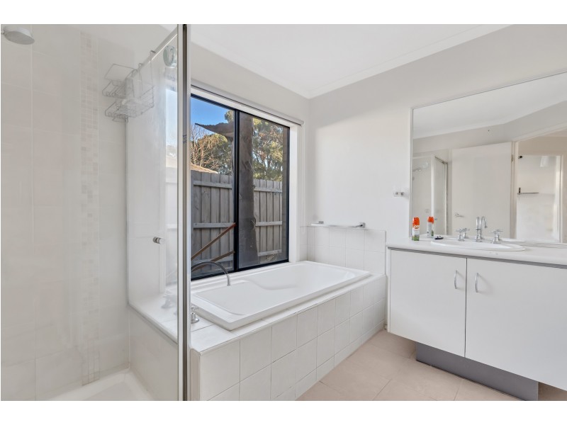 37 GLENSHEE DRIVE, Lynbrook VIC 3975