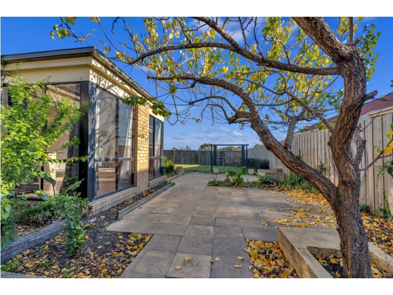 37 GLENSHEE DRIVE, Lynbrook VIC 3975
