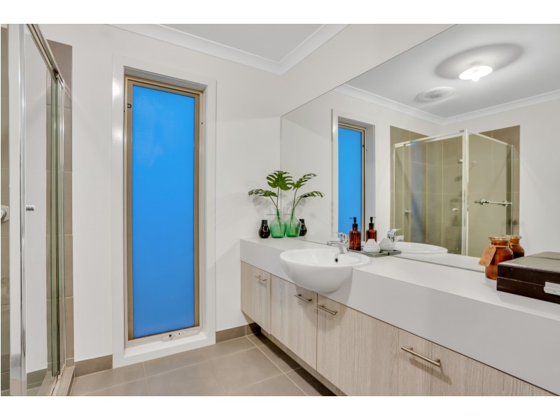 35 BARWON STREET, Clyde North VIC 3978