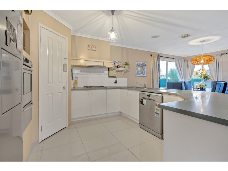 11 COLWYN DRIVE, Narre Warren South VIC 3805