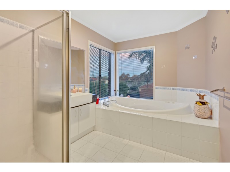 11 COLWYN DRIVE, Narre Warren South VIC 3805