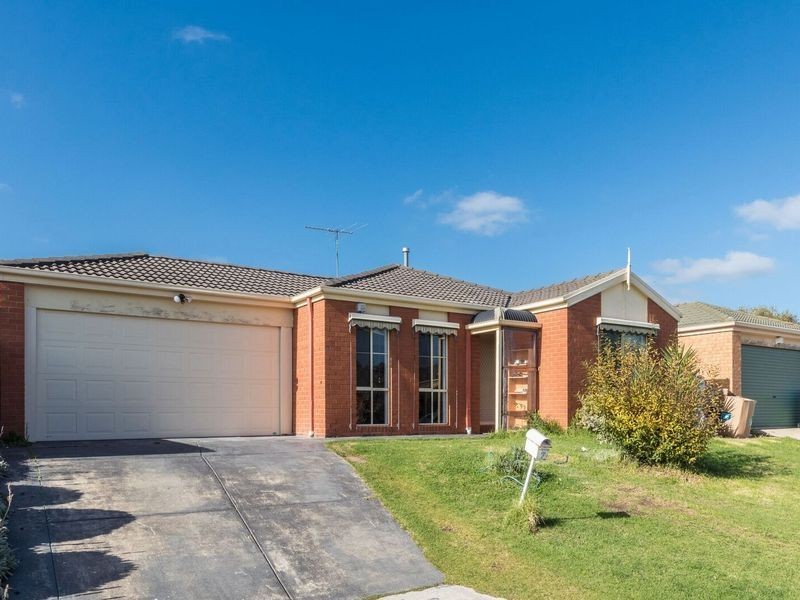 7 Peveril Crescent, Cranbourne North VIC 3977