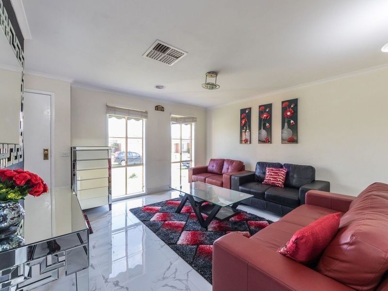 7 Peveril Crescent, Cranbourne North VIC 3977