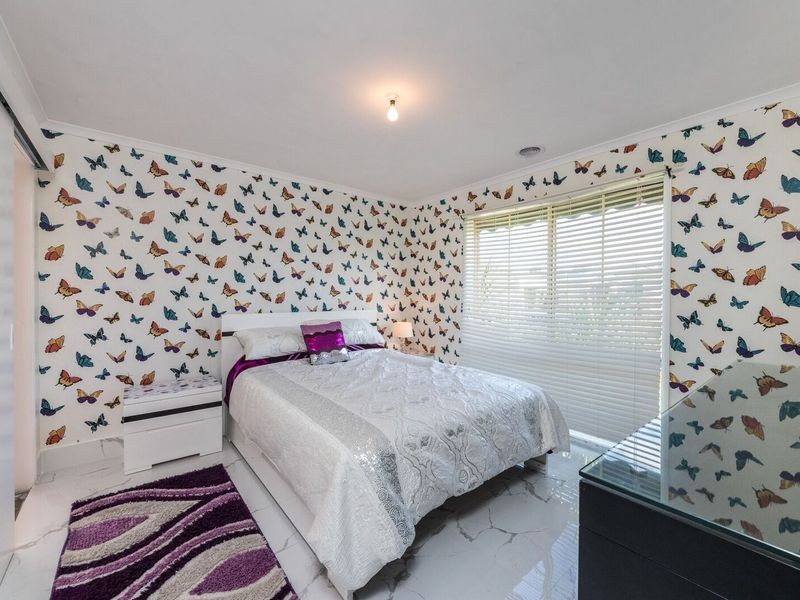 7 Peveril Crescent, Cranbourne North VIC 3977