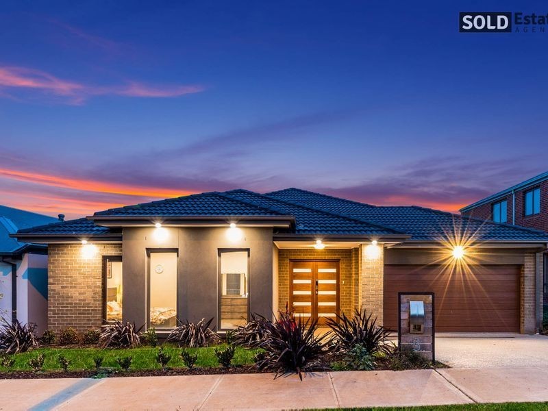 8 Barrier Parade, Clyde North VIC 3978