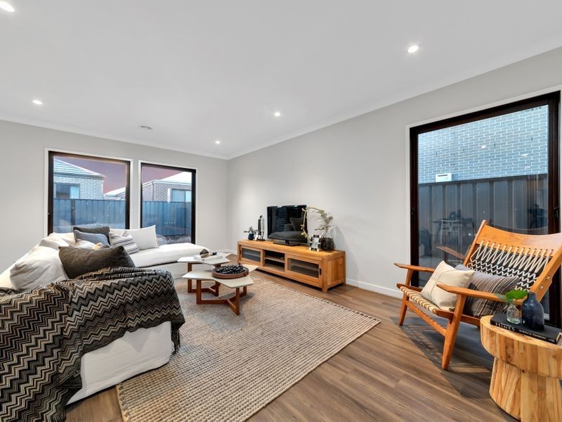 Clyde North VIC 3978