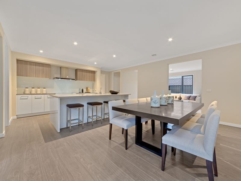 24 Epsom Lane, Cranbourne North VIC 3977