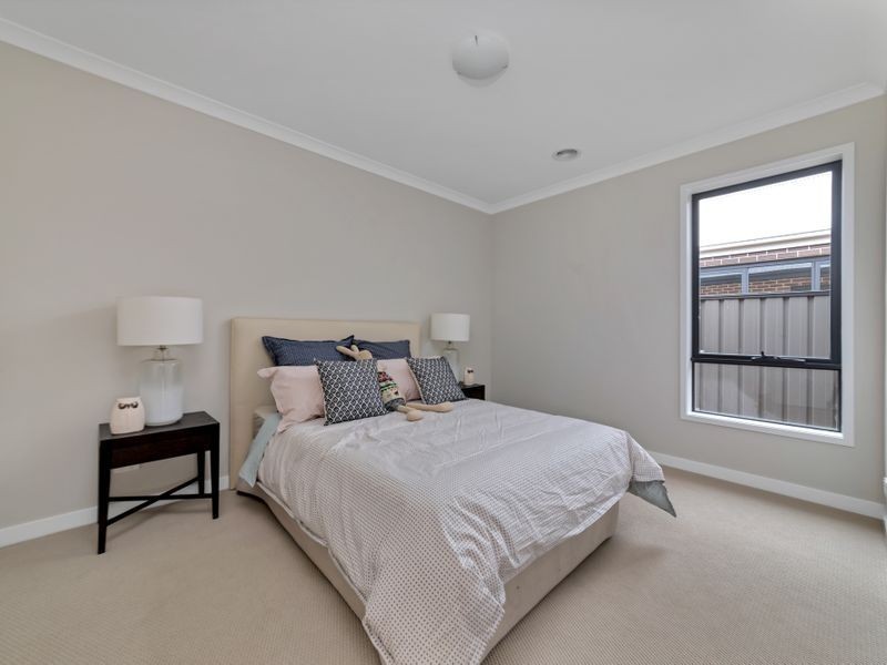 24 Epsom Lane, Cranbourne North VIC 3977