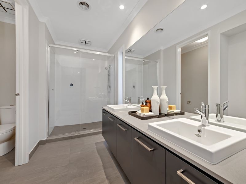 24 Epsom Lane, Cranbourne North VIC 3977