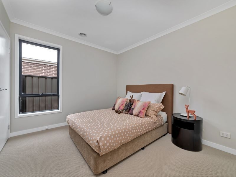 24 Epsom Lane, Cranbourne North VIC 3977
