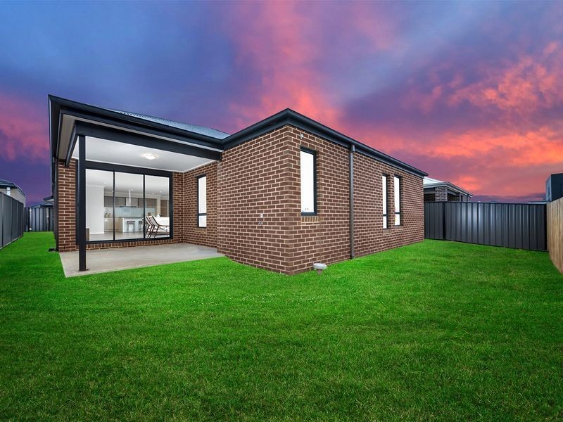 24 Epsom Lane, Cranbourne North VIC 3977