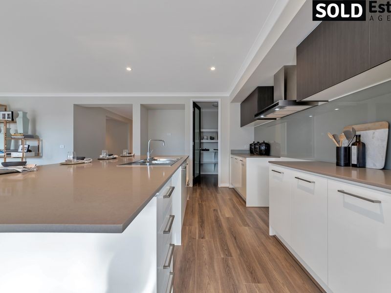 26 Serengeti Street, Clyde North VIC 3978