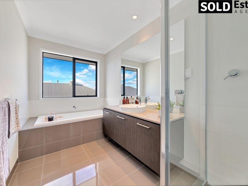 26 Serengeti Street, Clyde North VIC 3978