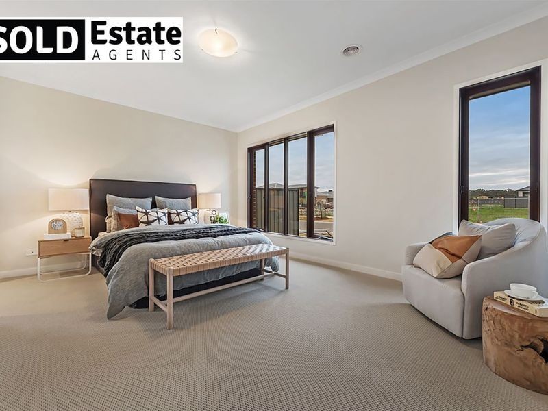 35 Winchcombe Way, Cranbourne North VIC 3977