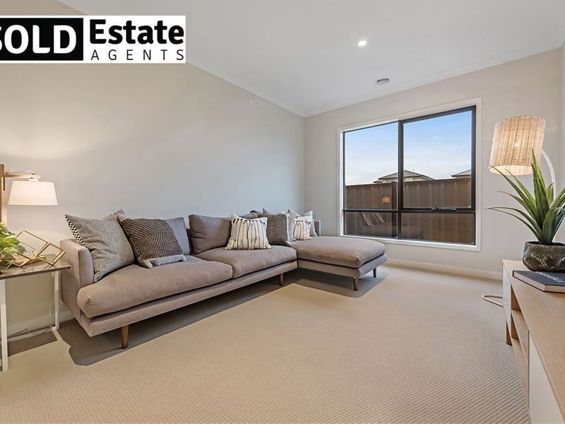 35 Winchcombe Way, Cranbourne North VIC 3977