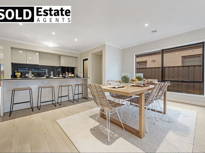 35 Winchcombe Way, Cranbourne North VIC 3977