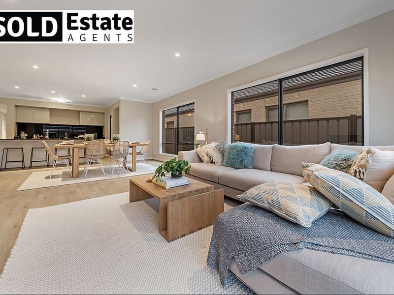 35 Winchcombe Way, Cranbourne North VIC 3977