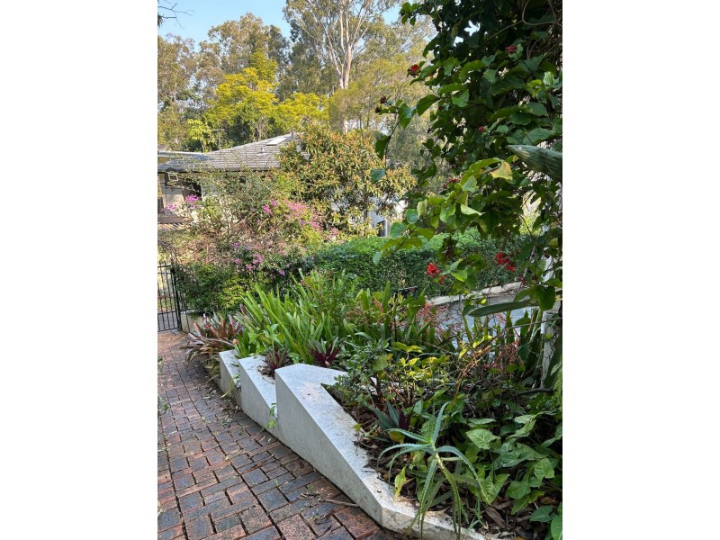 8 Andros Street, Chapel Hill QLD 4069