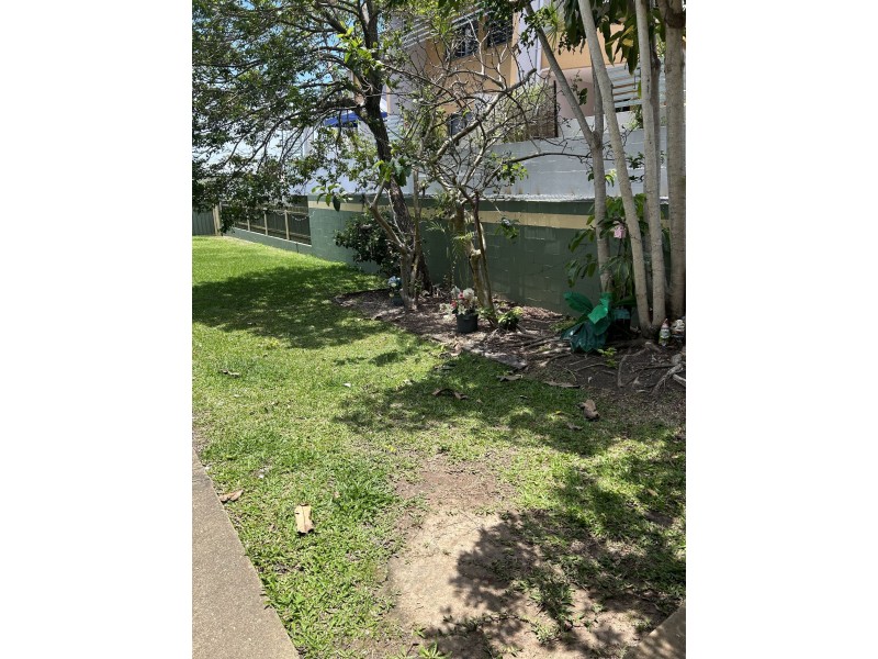 2/2 Sorrento, Margate QLD 4019