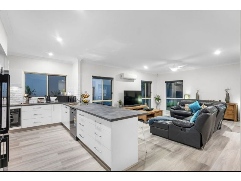 6 Armour Close, North Lakes QLD 4509