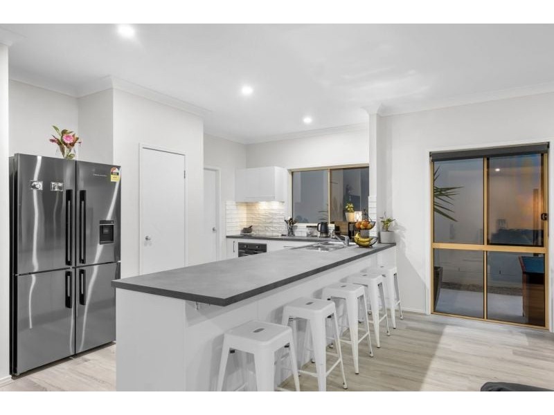 6 Armour Close, North Lakes QLD 4509