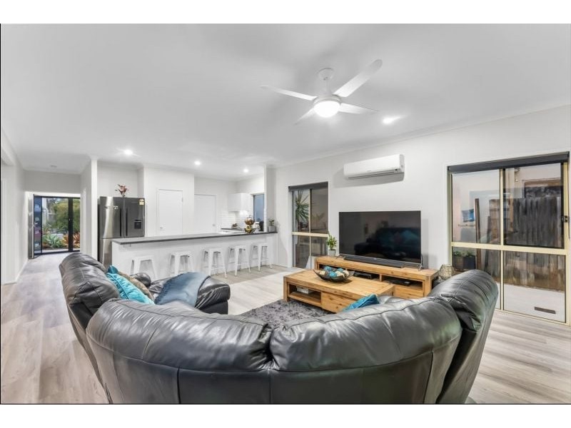 6 Armour Close, North Lakes QLD 4509