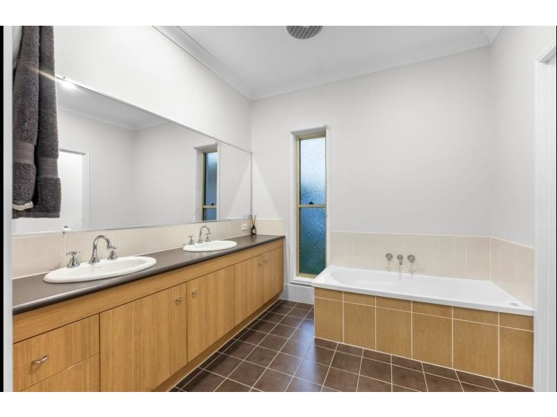 6 Armour Close, North Lakes QLD 4509