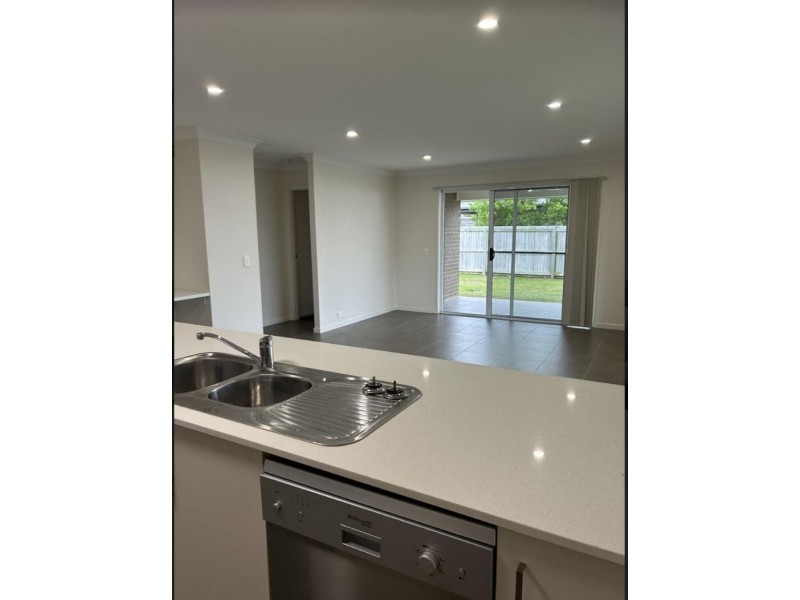 10 Basalt Street, North Lakes QLD 4509