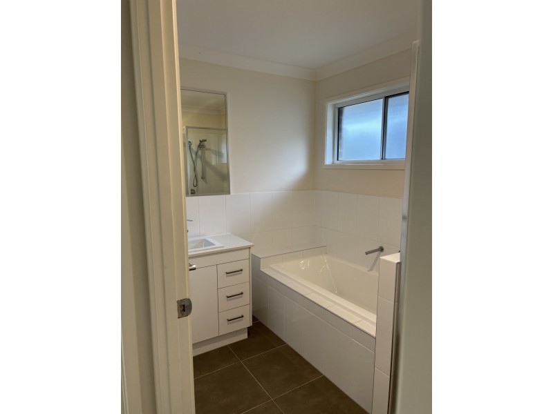 10 Basalt Street, North Lakes QLD 4509