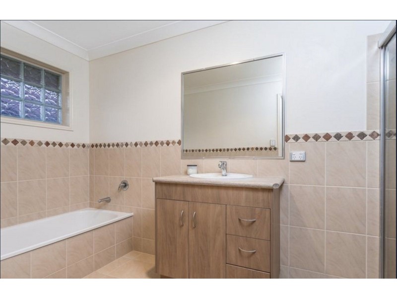 11 Mariner Court, Newport QLD 4020