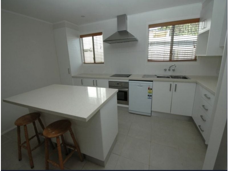 12 Hobbs Street, Scarborough QLD 4020