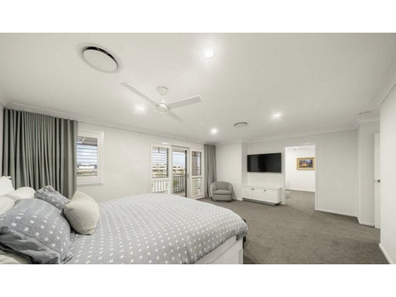 18 Lighthouse Esplanade, Newport QLD 4020