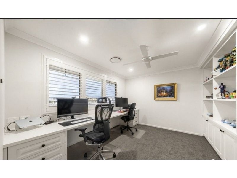 18 Lighthouse Esplanade, Newport QLD 4020