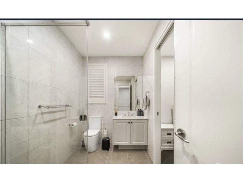 18 Lighthouse Esplanade, Newport QLD 4020