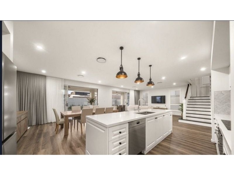 18 Lighthouse Esplanade, Newport QLD 4020