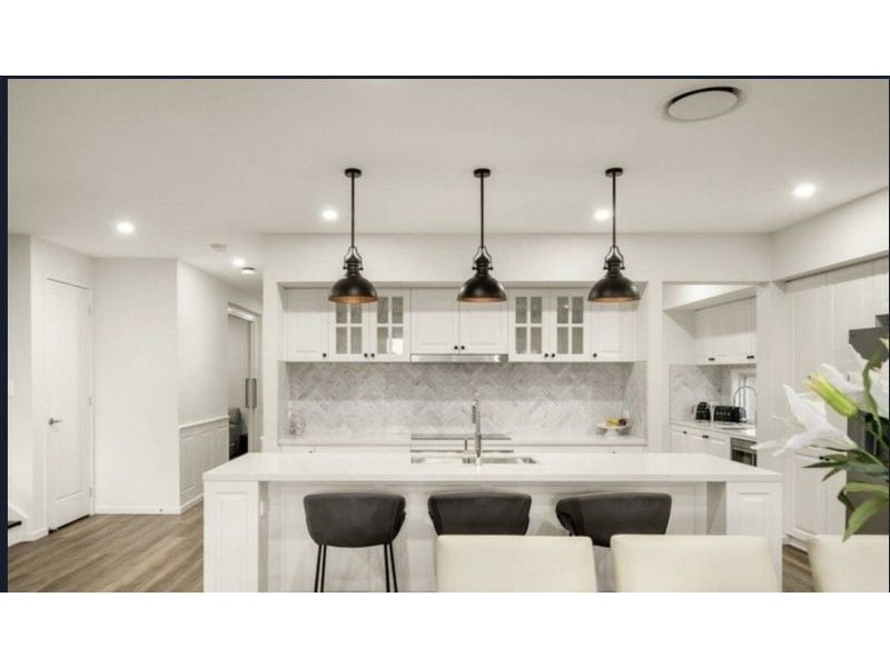 18 Lighthouse Esplanade, Newport QLD 4020