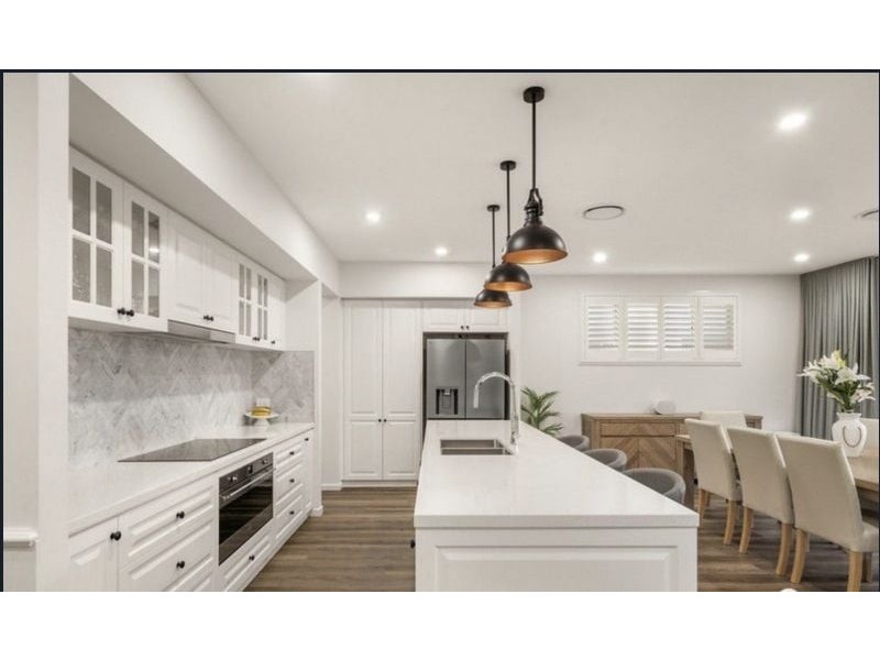 18 Lighthouse Esplanade, Newport QLD 4020