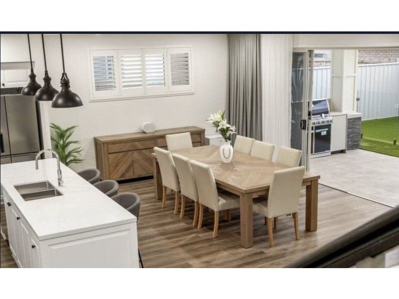 18 Lighthouse Esplanade, Newport QLD 4020