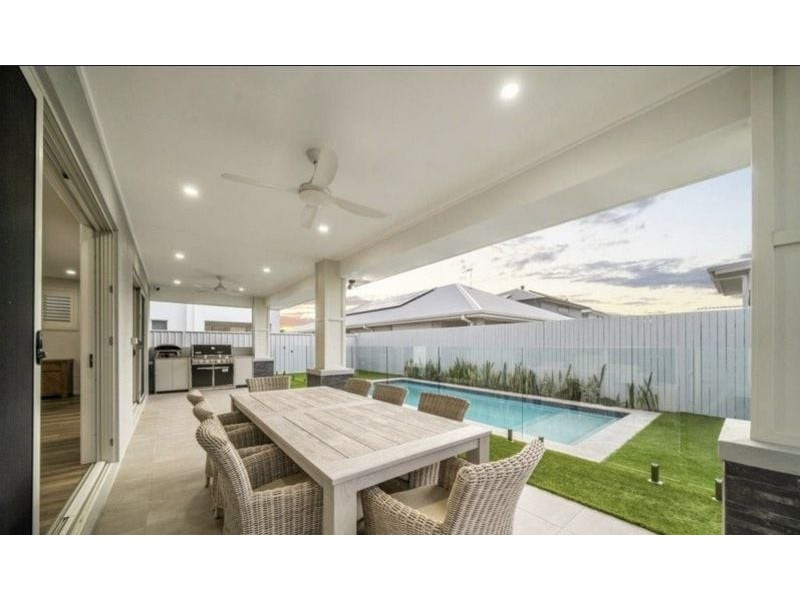 18 Lighthouse Esplanade, Newport QLD 4020