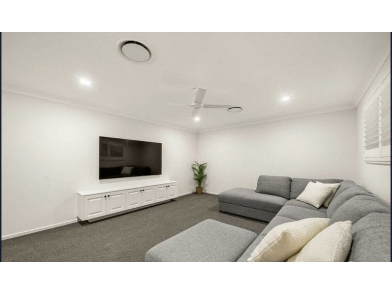 18 Lighthouse Esplanade, Newport QLD 4020